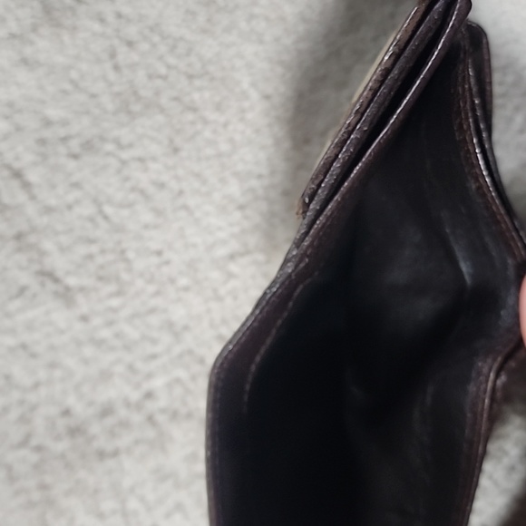 Authentic Gucci Wallet - Picture 8 of 8